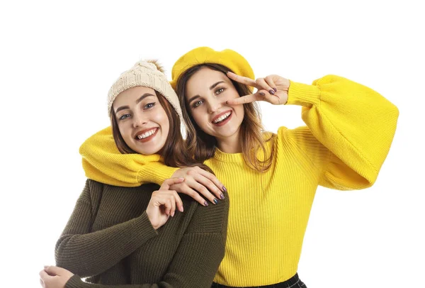 Jonge Vrouwen Warme Truien Witte Achtergrond — Stockfoto