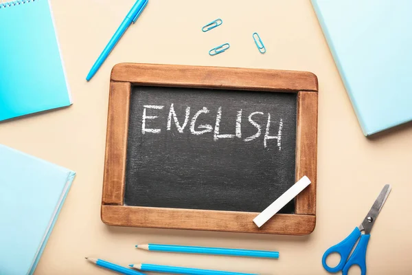 Chalkboard Κείμενο English Και Γραφική Ύλη Στο Φόντο Χρώμα — Φωτογραφία Αρχείου