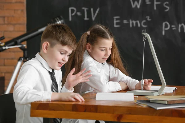 Bambini Piccoli Carini Lezione Fisica Classe — Foto Stock