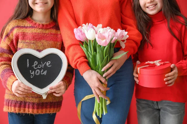 Little Girls Greeting Mom Color Background Mother Day Celebration — Stock Photo, Image