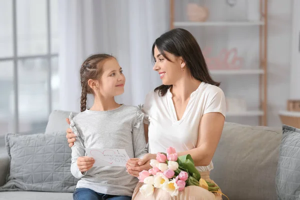 Little Girl Greeting Her Mom Mother Day Home — Stock Photo, Image