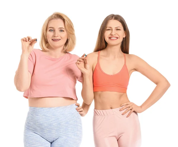 Vrouwen Met Gewichtsverlies Pillen Witte Achtergrond — Stockfoto