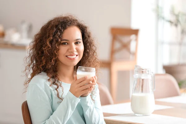 Young African American Woman Milk Kitchen — Stock Photo, Image