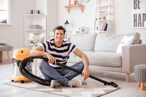 Young Man Listening Music While Hoovering Floor Home — Stock Photo, Image