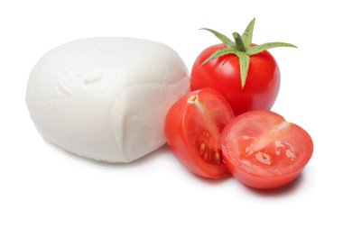 Beyaz arka planda domatesli Mozzarella peyniri