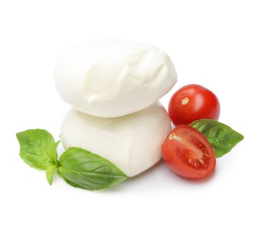 Beyaz arka planda fesleğen ve domatesli Mozzarella peyniri.