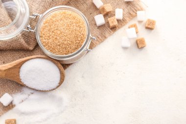 Beyaz arkaplanda farklı şeker