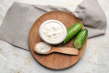 Lezzetli ekşi kremalı kompozisyon.