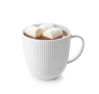 Bir fincan sıcak kakao, beyaz üzerine marshmallowlu.