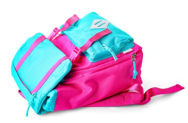 Beyaz arka plan üzerinde okul sırt çantası