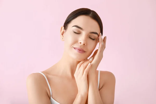 Mooie Jonge Vrouw Met Gezonde Huid Kleur Achtergrond — Stockfoto