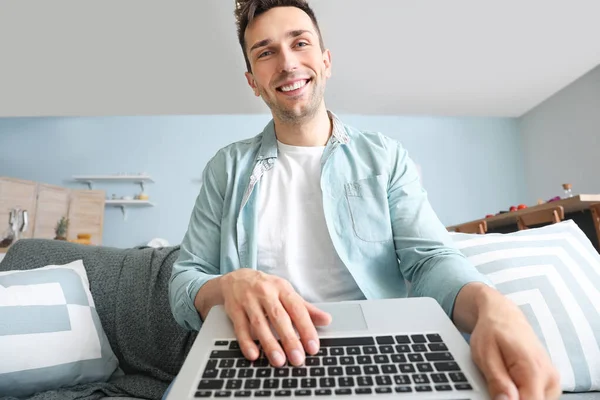 Young Man Laptop Chatting Home — Stock Photo, Image