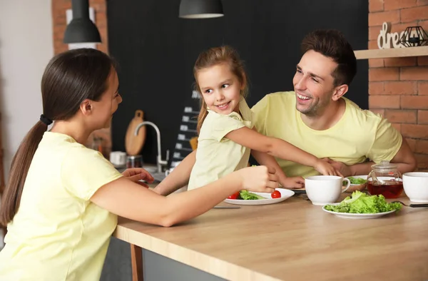 Young Family Cooking Together Kitchen — Stock Photo, Image