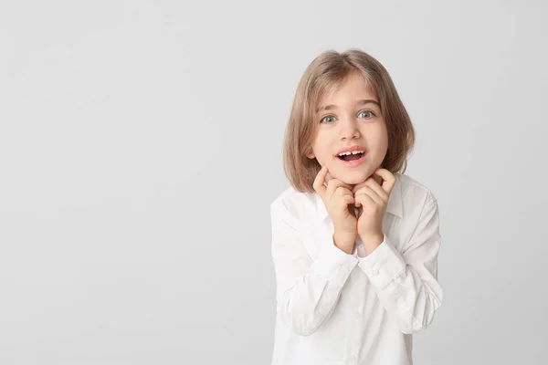 Happy Little Girl Healthy Teeth Light Background — Stock Photo, Image