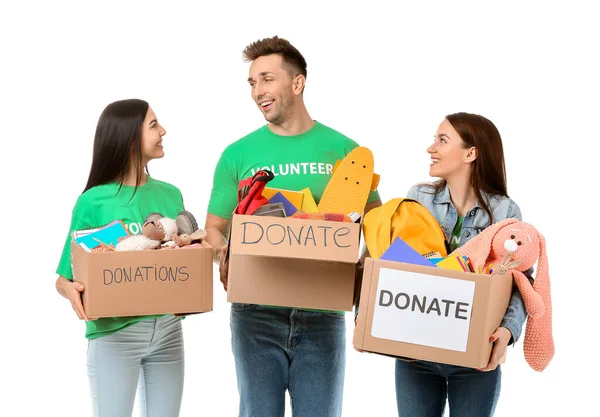 Voluntarios Con Donaciones Para Huérfanos Sobre Fondo Blanco — Foto de Stock