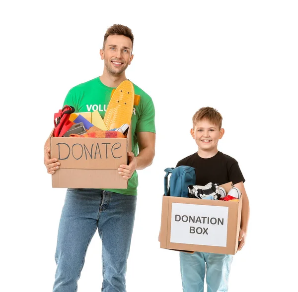 Voluntarios Con Donaciones Para Huérfanos Sobre Fondo Blanco —  Fotos de Stock