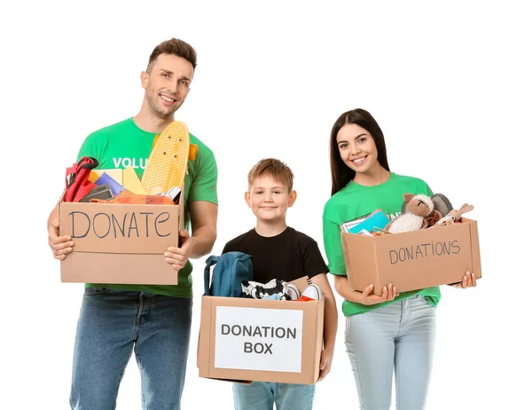 Voluntarios Con Donaciones Para Huérfanos Sobre Fondo Blanco — Foto de Stock