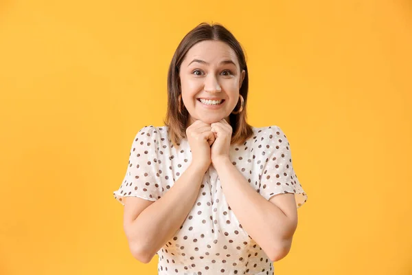 Portrait Happy Young Woman Color Background — Stock Photo, Image