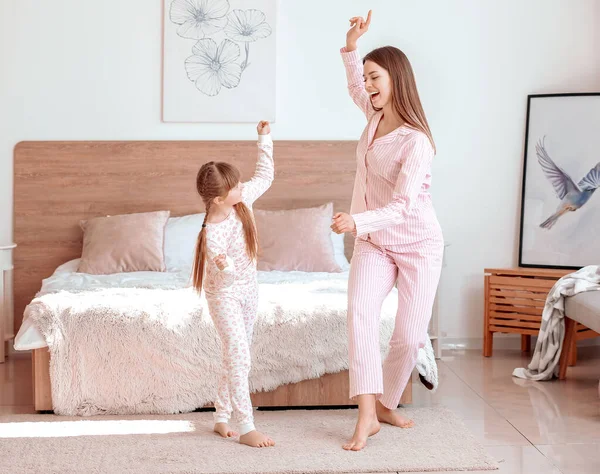 Morning Happy Mother Her Little Daughter Dancing Bedroom — Stock Photo, Image