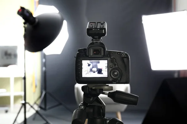 Professional Camera Tripod Modern Photo Studio — Stock Photo, Image