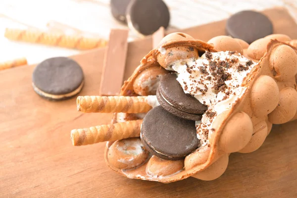 Delicioso Waffle Bolha Doce Mesa — Fotografia de Stock