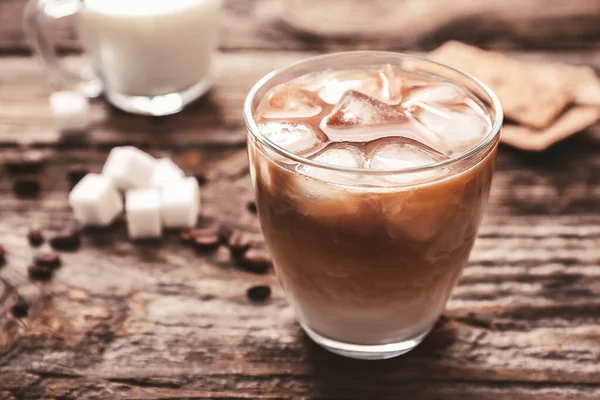 Bicchiere Gustoso Caffè Freddo Sul Tavolo — Foto Stock