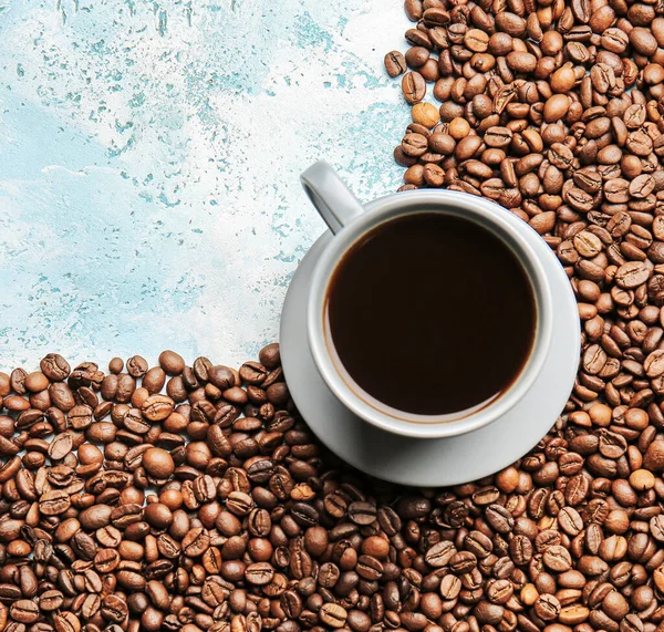 Beker Van Hete Koffie Bonen Kleur Achtergrond — Stockfoto