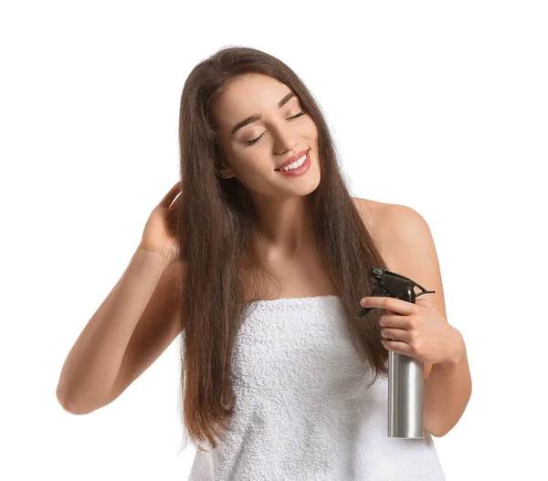 Красива Молода Жінка Спреєм Волосся Білому Тлі — стокове фото