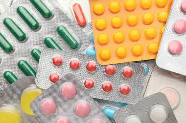 Arka plan olarak bir sürü farklı hap.