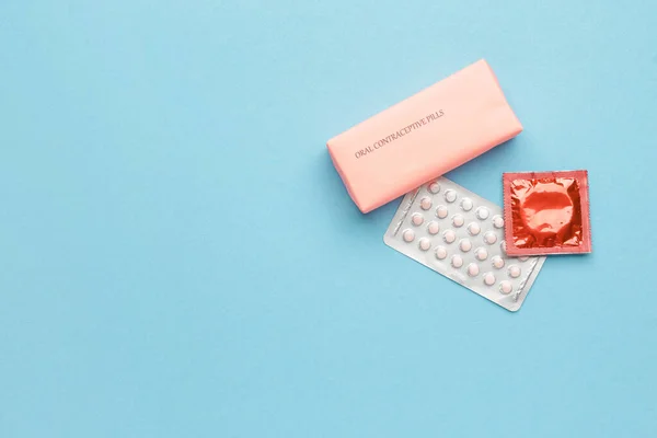 Contraceptive Pills Condom Color Background — Stock Photo, Image