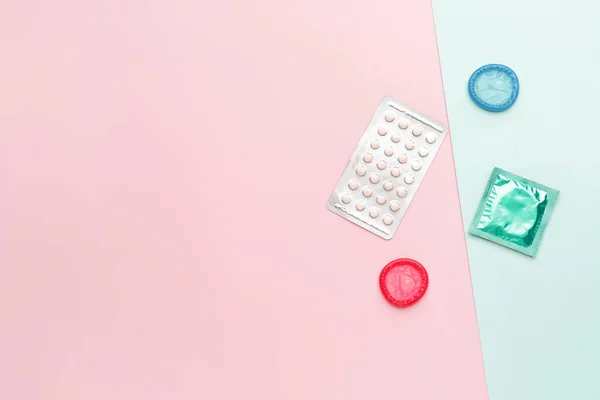 Contraceptive Pills Condoms Color Background — Stock Photo, Image