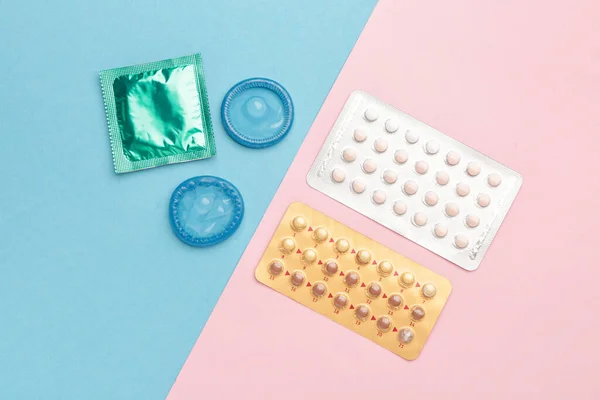 Contraceptive Pills Condoms Color Background — Stock Photo, Image