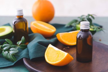 Masada gerekli yağlı bir şişe.