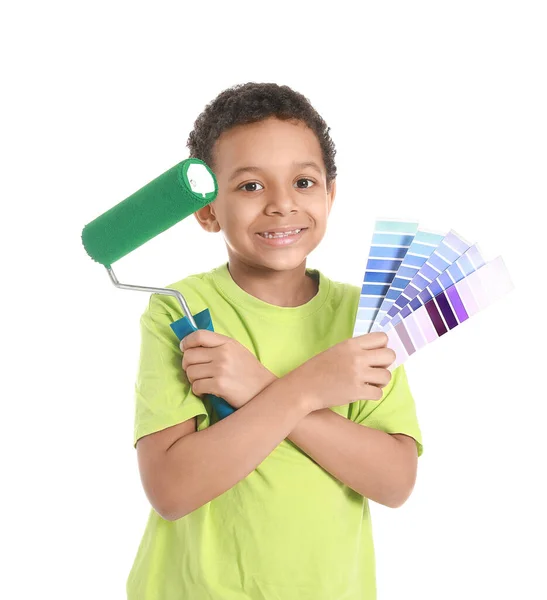 Pequeno Pintor Afro Americano Sobre Fundo Branco — Fotografia de Stock