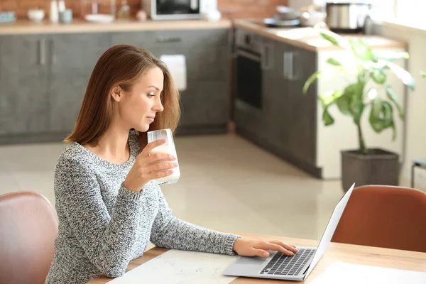 Beautiful Young Woman Laptop Drinking Milk Home — Stock Photo, Image