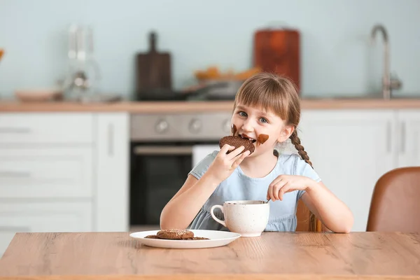 Cute Little Girl Eating Melted Chocolate Cookies Kitchen — Stock Photo, Image