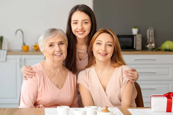 Volwassen Vrouw Met Haar Volwassen Dochter Moeder Tijd Doorbrengen Samen — Stockfoto