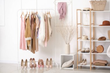 Modern soyunma odasının içi