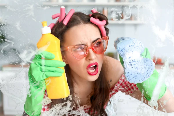 Funny Angry Housewife Cleaning Kitchen Window — Stock Photo, Image