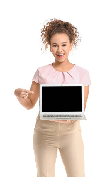 Młoda Afroamerykanka Laptopem Białym Tle — Zdjęcie stockowe