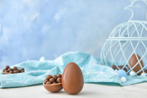 Tasty Chocolate Easter Eggs Candies Table — Stock Photo, Image