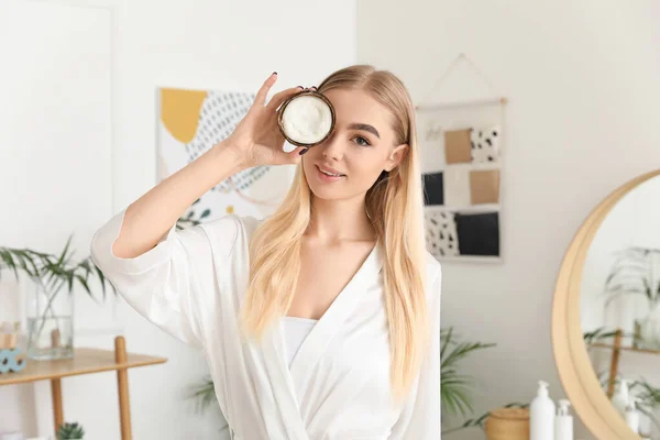 Beautiful Young Woman Coconut Bathroom — Stock Photo, Image