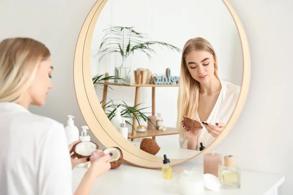 Beautiful Young Woman Coconut Oil Bathroom — Stock Photo, Image