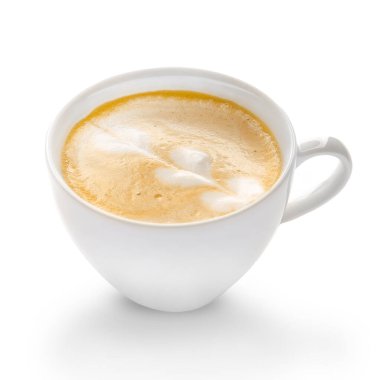 Beyaz arka planda bir fincan lezzetli kapuçino.