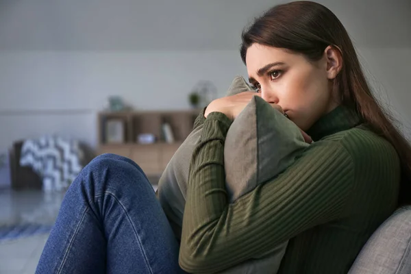 Mujer Joven Deprimida Casa —  Fotos de Stock