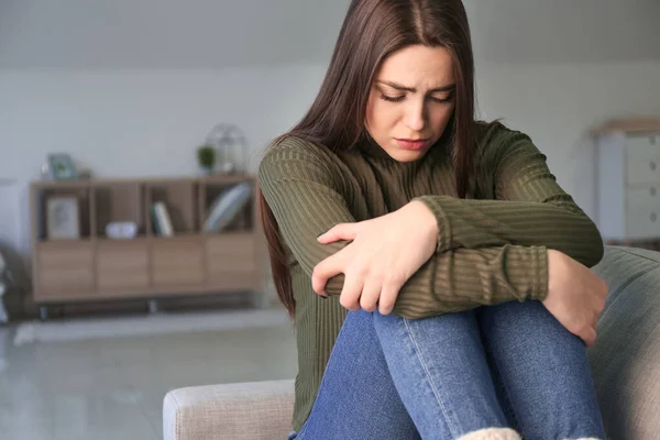 Mujer Joven Deprimida Casa —  Fotos de Stock