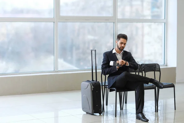 Young Businessman Luggage Airport — Stock Photo, Image