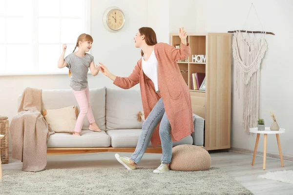 Happy Mother Her Little Daughter Dancing Home — Stock Photo, Image