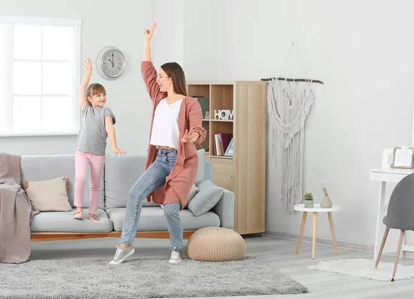 Happy Mother Her Little Daughter Dancing Home — Stock Photo, Image