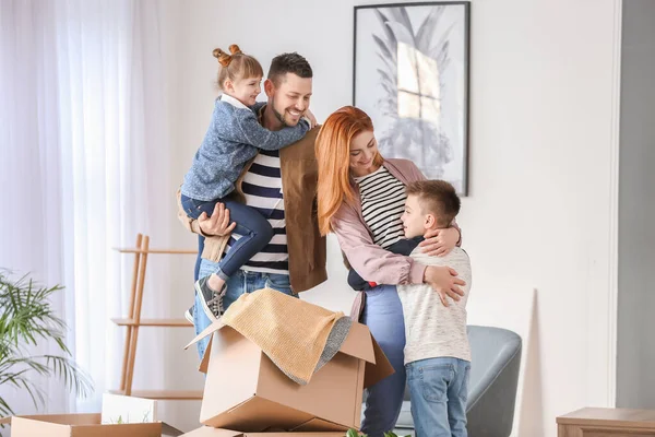 Family Unpacking Moving Boxes New House — Stock Photo, Image